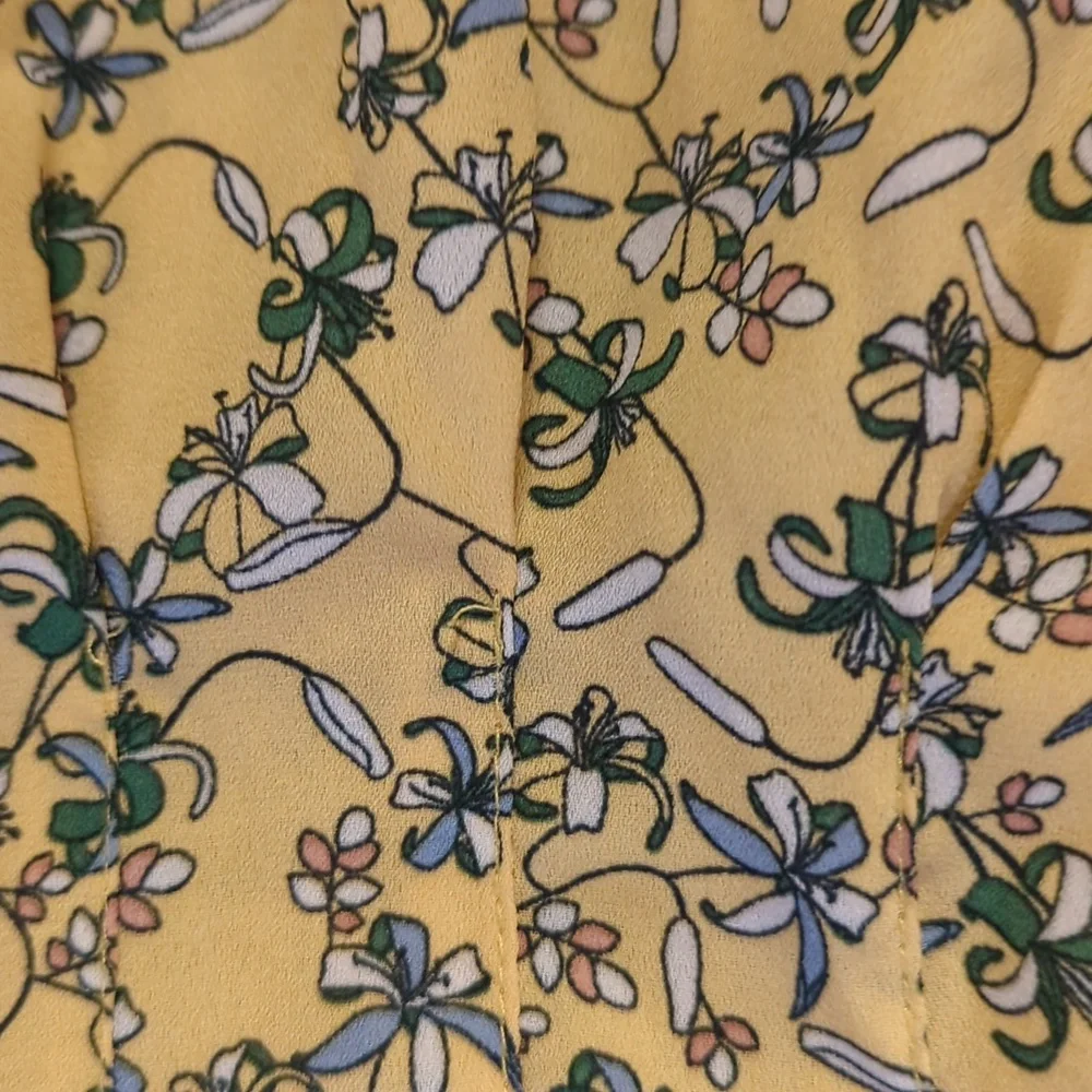 Max studio yellow flower top - Picture 3 of 4